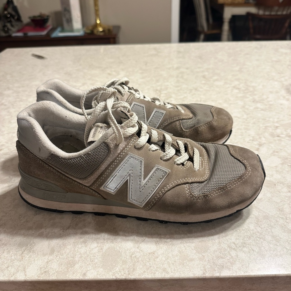 men’s new balance size 10… a few flaws shown in the picture but still great!!